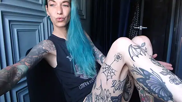 Snapshot of RavenryderUK chatting on 06.24.26 RavenryderUK online show from 06.24.26