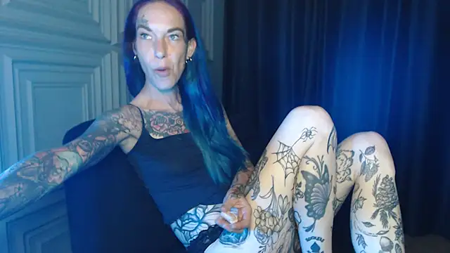Snapshot of RavenryderUK chatting on 07.29.26 RavenryderUK online show from 07.29.26
