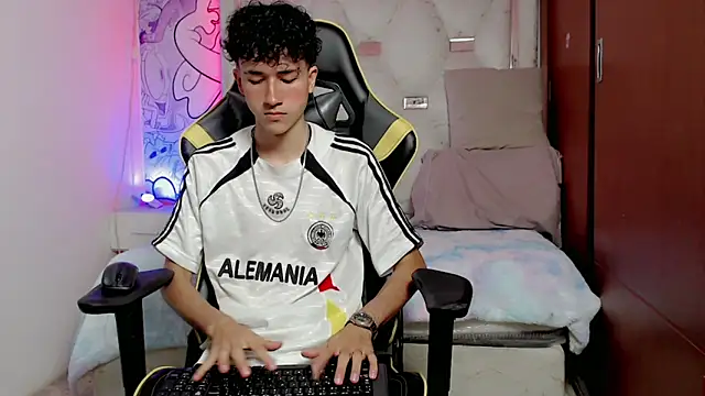 johnny cagee online show from 10.17.25