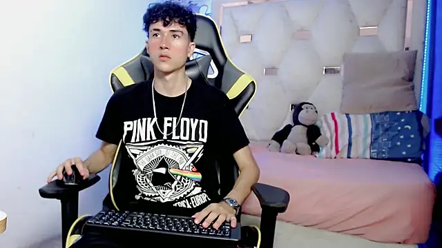 johnny cagee online show from 12.19.25