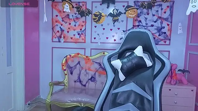 stephania t online show from 10.31.25