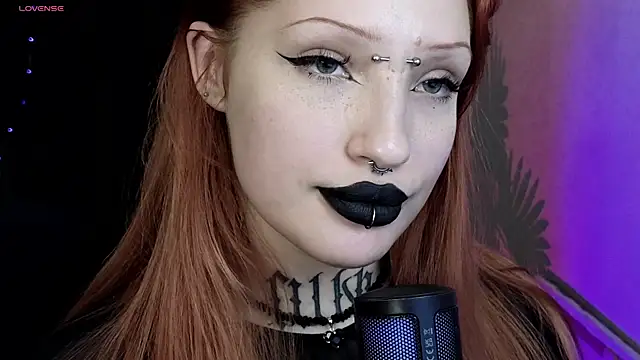 Snapshot of violetviolator chatting on 02.07.25 violetviolator online show from 02.07.25