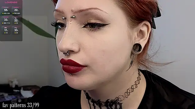 Snapshot of violetviolator chatting on 03.06.25 violetviolator online show from 03.06.25