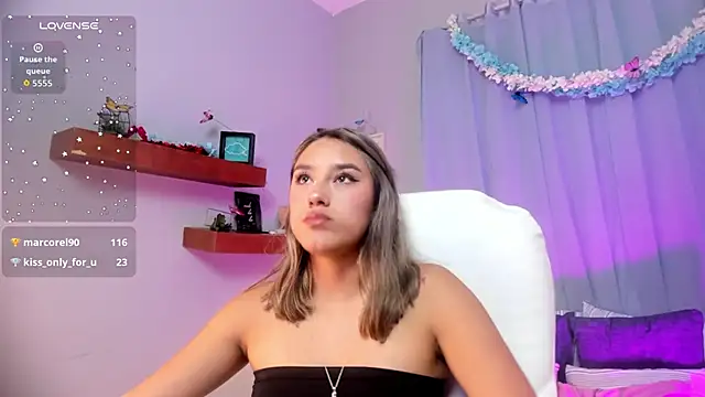 Snapshot of _Sophie__miller chatting on 04.18.26 Sophie miller online show from 04.18.26