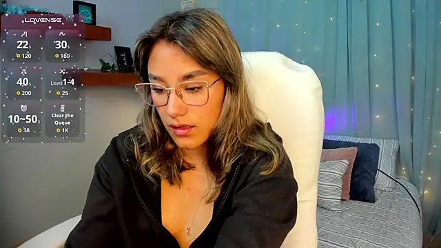 Snapshot of _Sophie__miller chatting on 05.20.26 Sophie miller online show from 05.20.26