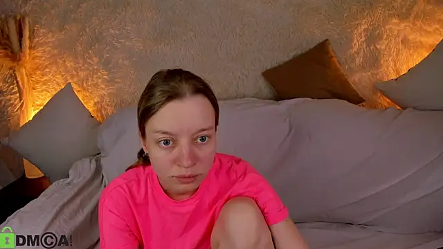 Snapshot of Michelle_Blond chatting on 12.18.25 Michelle Blond online show from 12.18.25