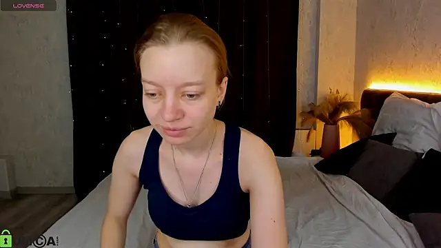 Snapshot of Michelle_Blond chatting on 12.21.25 Michelle Blond online show from 12.21.25