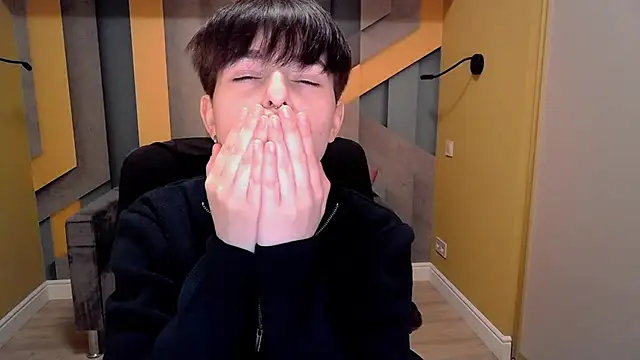 EmiliaYours online show from 03.03.25