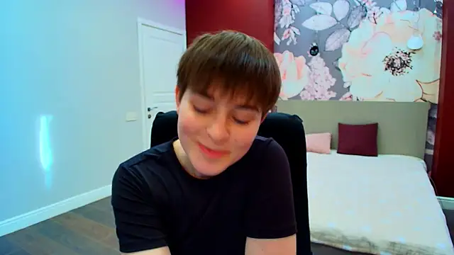 EmiliaYours online show from 04.06.26