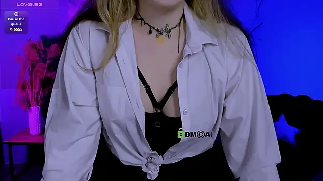 Snapshot of luna_berryy chatting on 05.15.26 luna berryy online show from 05.15.26