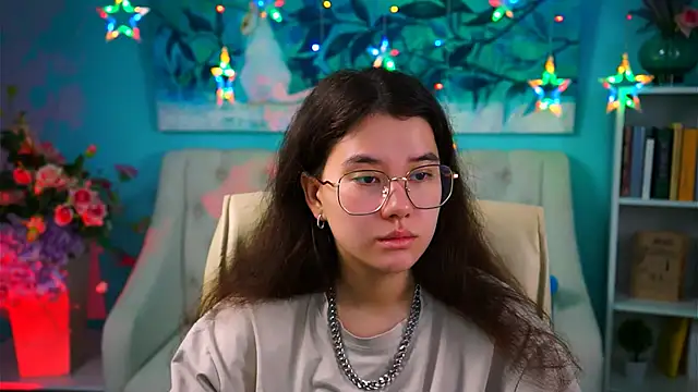 Snapshot of LeesaLee chatting on 12.03.24 LeesaLee online show from 12.03.24