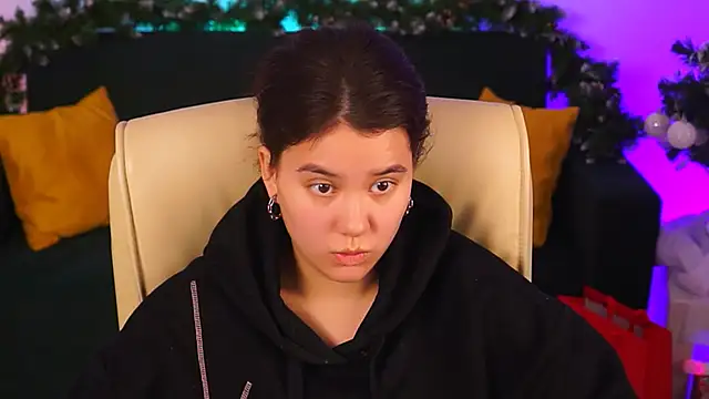 Snapshot of LeesaLee chatting on 12.05.24 LeesaLee online show from 12.05.24