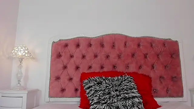 Snapshot of amberlitle chatting on 10.13.25 amberlitle online show from 10.13.25