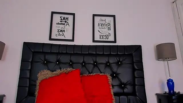 Snapshot of amberlitle chatting on 11.08.25 amberlitle online show from 11.08.25