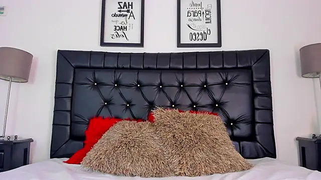 Snapshot of amberlitle chatting on 11.12.25 amberlitle online show from 11.12.25