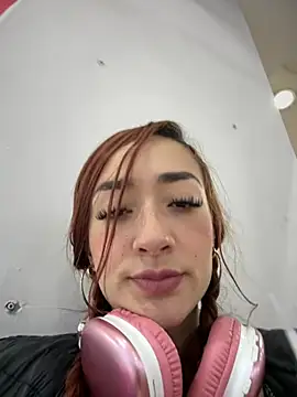 Snapshot of ariiel_ chatting on 12.15.24 ariiel  online show from 12.15.24