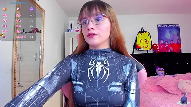 Snapshot of Lucyy-hess chatting on 12.11.24 Lucyy-hess online show from 12.11.24