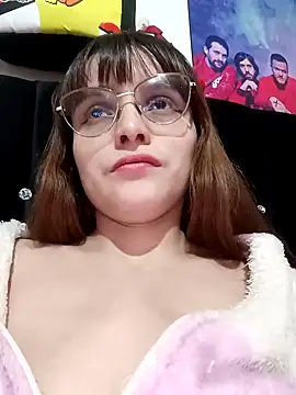 Snapshot of Lucyy-hess chatting on 12.12.24 Lucyy-hess online show from 12.12.24