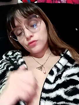 Snapshot of Lucyy-hess chatting on 12.16.24 Lucyy-hess online show from 12.16.24
