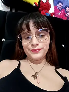 Snapshot of Lucyy-hess chatting on 12.19.24 Lucyy-hess online show from 12.19.24