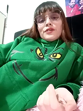 Snapshot of Lucyy-hess chatting on 12.19.24 Lucyy-hess online show from 12.19.24