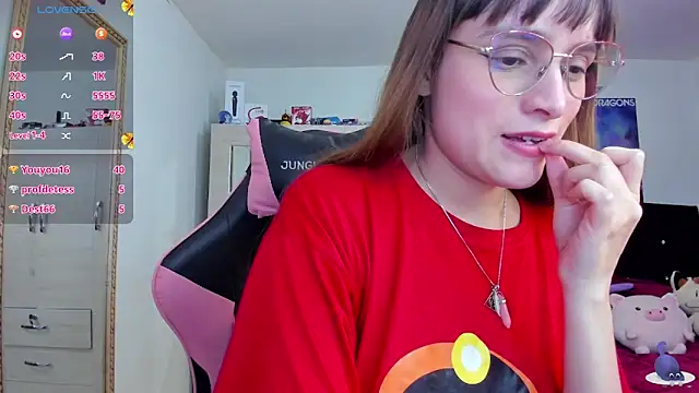 Snapshot of Lucyy-hess chatting on 12.27.24 Lucyy-hess online show from 12.27.24