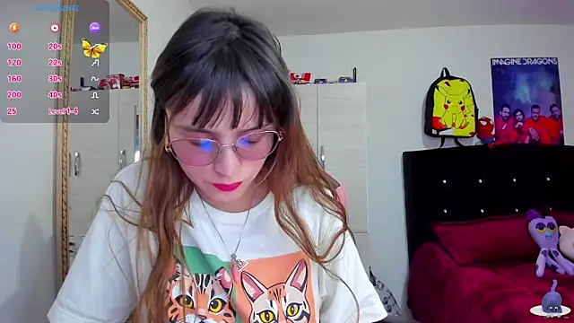 Snapshot of Lucyy-hess chatting on 12.31.24 Lucyy-hess online show from 12.31.24