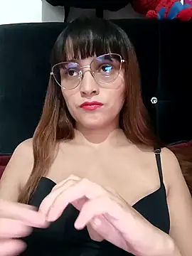 Snapshot of Lucyy-hess chatting on 02.07.25 Lucyy-hess online show from 02.07.25