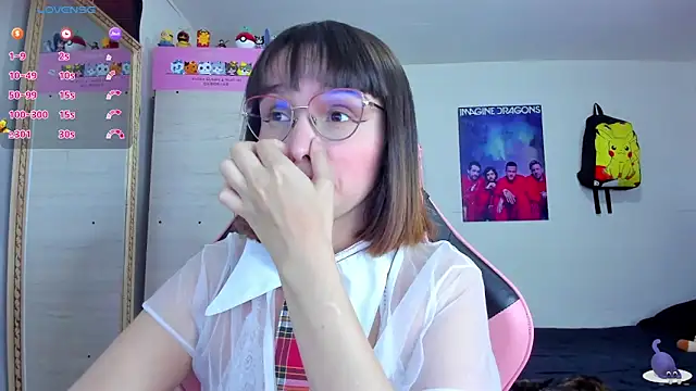 Snapshot of Lucyy-hess chatting on 09.19.25 Lucyy-hess online show from 09.19.25