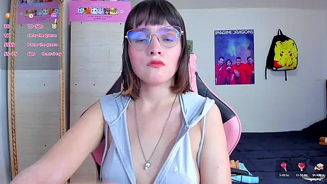 Snapshot of Lucyy-hess chatting on 09.26.25 Lucyy-hess online show from 09.26.25