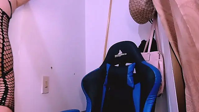 Snapshot of bubble_red chatting on 02.12.26 bubble red online show from 02.12.26