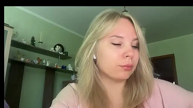 Snapshot of Thalia__Star chatting on 06.18.26 Thalia Star online show from 06.18.26