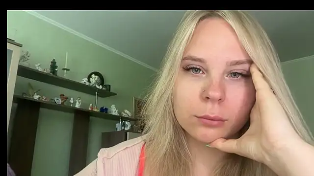 Snapshot of Thalia__Star chatting on 06.18.26 Thalia Star online show from 06.18.26