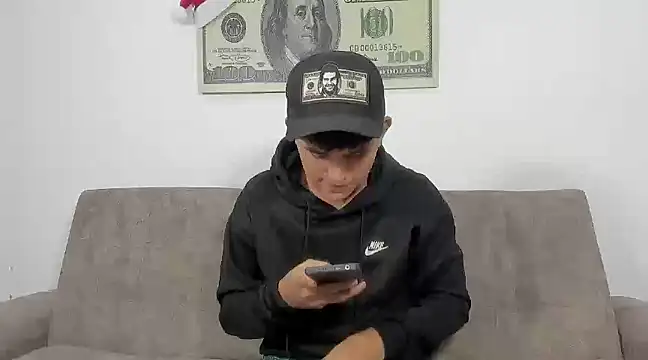 Snapshot of Lyam_ap chatting on 01.01.25 Lyam ap online show from 01.01.25