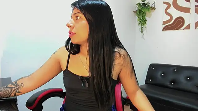 Snapshot of Caro_kitty- chatting on 11.24.25 Caro kitty- online show from 11.24.25