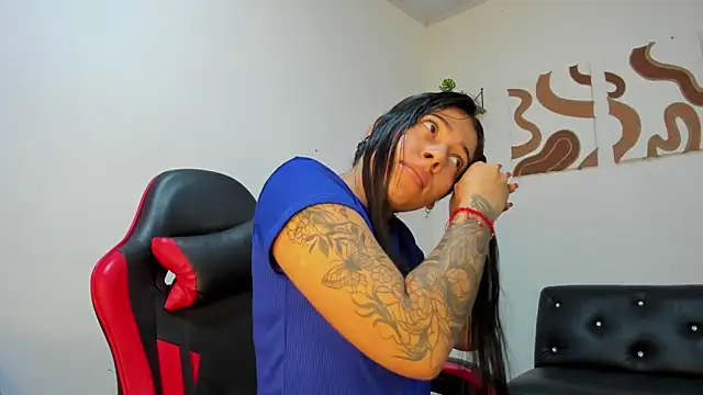 Snapshot of Caro_kitty- chatting on 12.01.25 Caro kitty- online show from 12.01.25