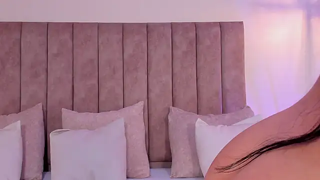 mallie quinn online show from 04.10.26