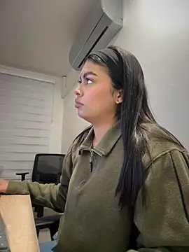 jennifer oliveira online show from 12.05.25