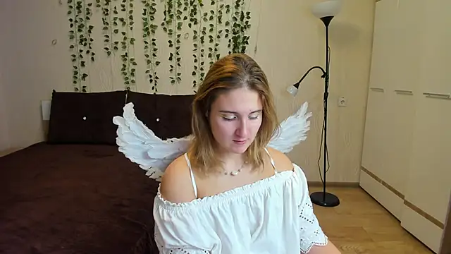 Miss Elsa  online show from 11.02.25