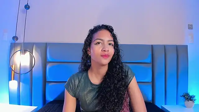 AntonellaHall  online show from 03.17.25