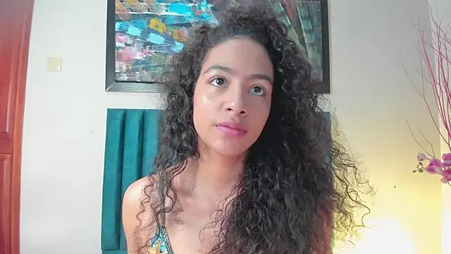 AntonellaHall  online show from 11.04.25