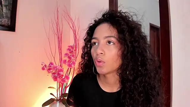 AntonellaHall  online show from 04.02.26