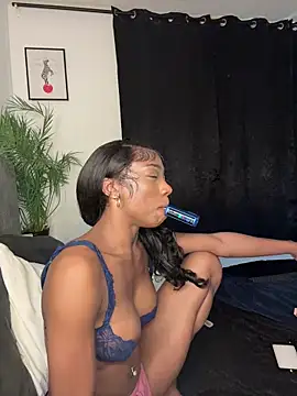 Snapshot of MelaniMelanin chatting on 05.29.26 MelaniMelanin online show from 05.29.26