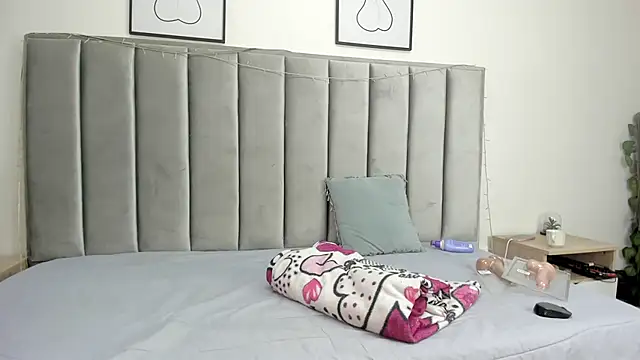 Laiia Page online show from 03.15.25