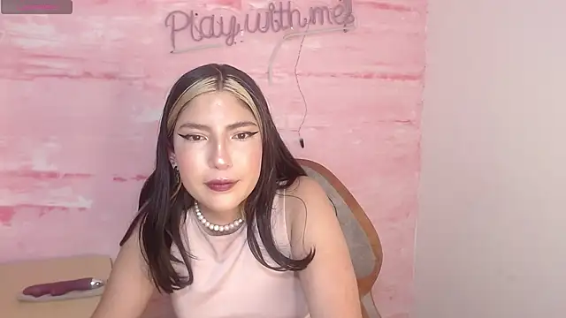 Snapshot of Sophia_Watson_ chatting on 12.07.24 Sophia Watson online show from 12.07.24