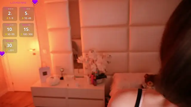 Lilly Colins online show from 11.13.25