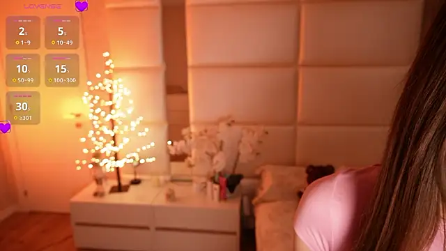 Lilly Colins online show from 02.06.26