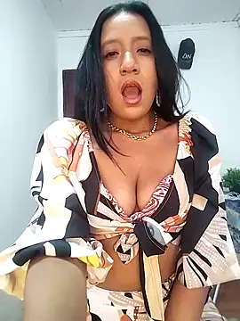 Snapshot of cami_victoria chatting on 09.11.25 cami victoria online show from 09.11.25