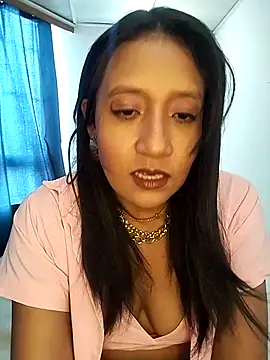 Snapshot of cami_victoria chatting on 10.03.25 cami victoria online show from 10.03.25