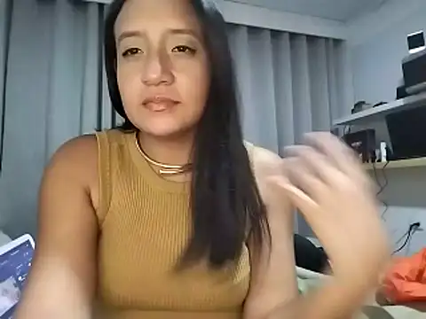 Snapshot of cami_victoria chatting on 05.25.26 cami victoria online show from 05.25.26